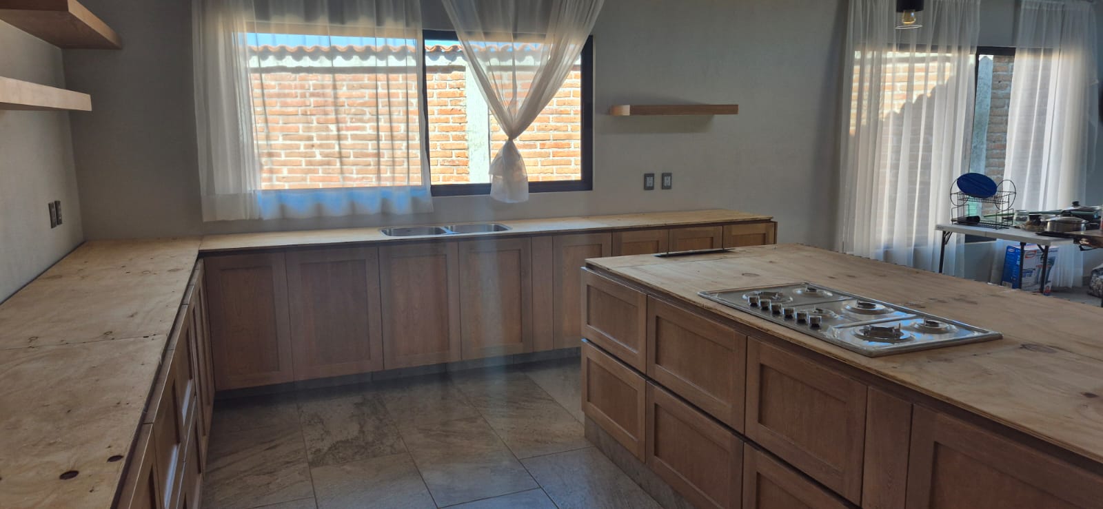 Vista general de cocina integral fabricado a medida por CarpyMobi