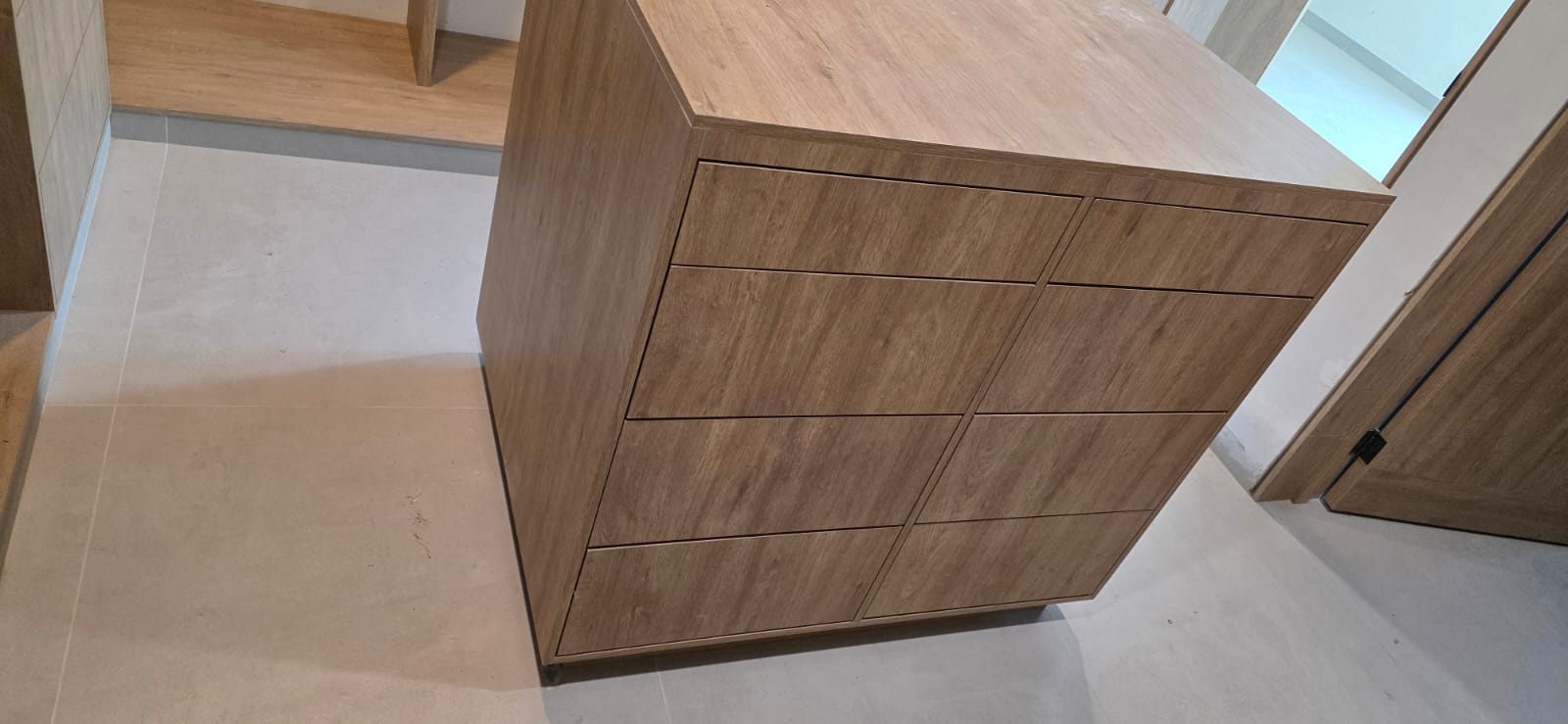 Cajonera flotante de madera fabricado a medida por CarpyMobi