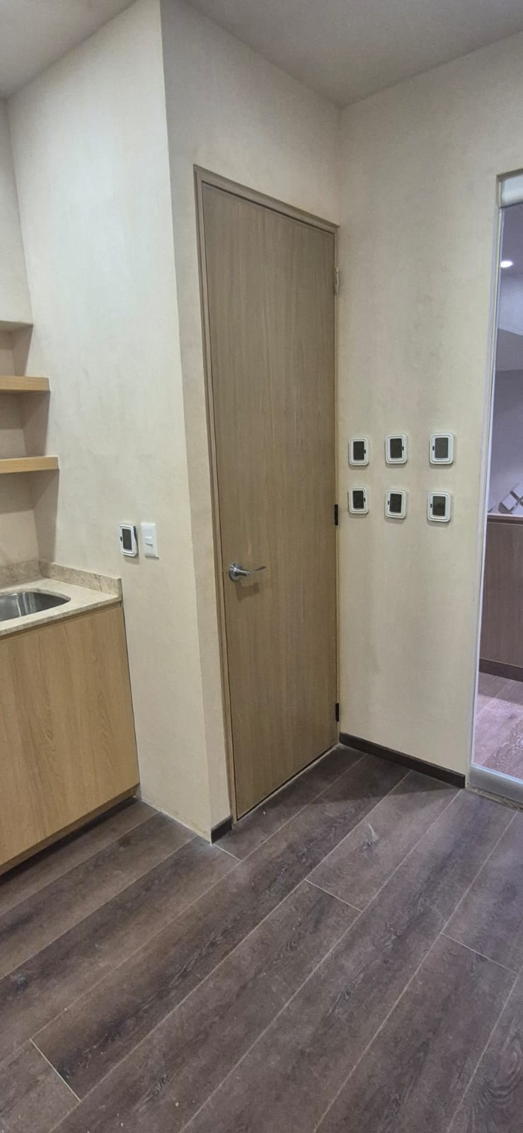 Mueble de servicio para oficina fabricado a medida por CarpyMobi