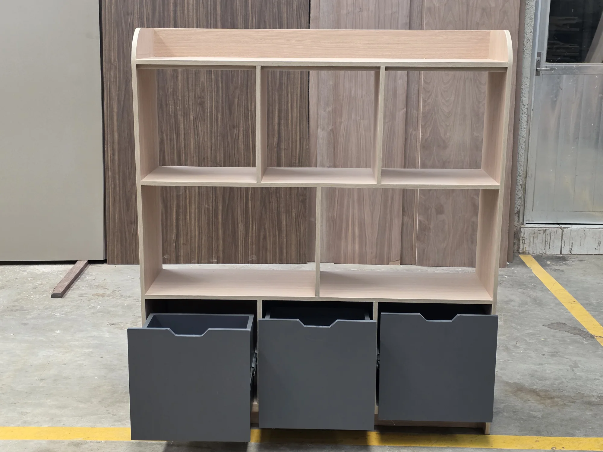 Mueble organizador con contenedores abiertos realizado a medida por CarpyMobi